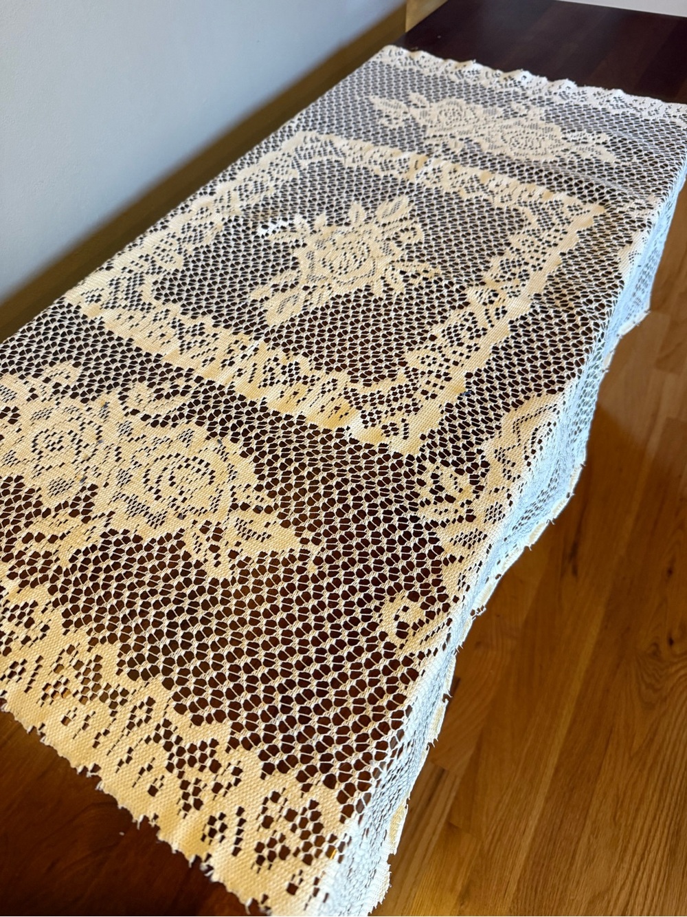 Vintage Quaker Style Ivory Lace Square Accent Tablecloth Rose Pattern - Picture 4 of 8
